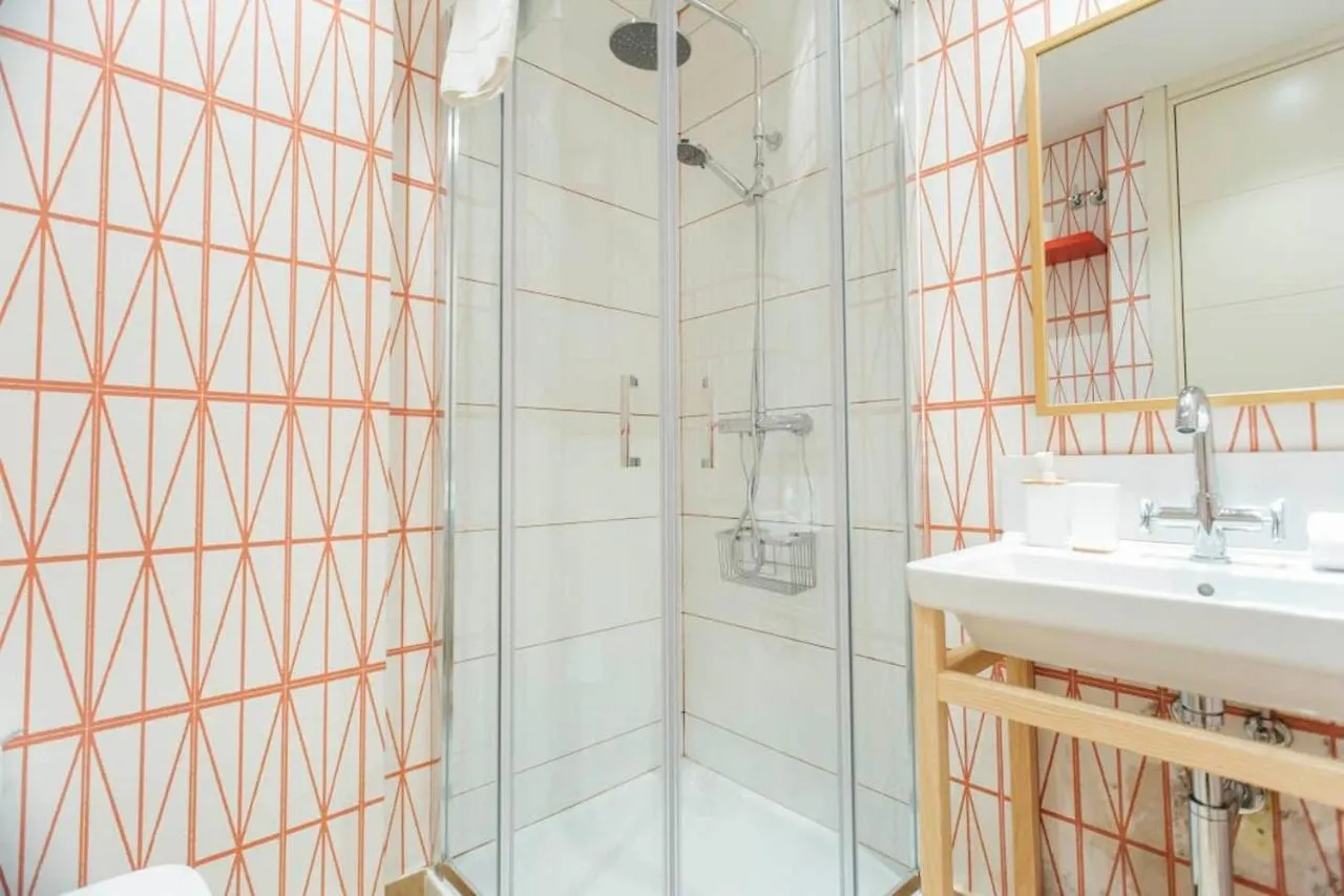New With Height- 2Bd 1Bth- Pajaritos Apartment Seville