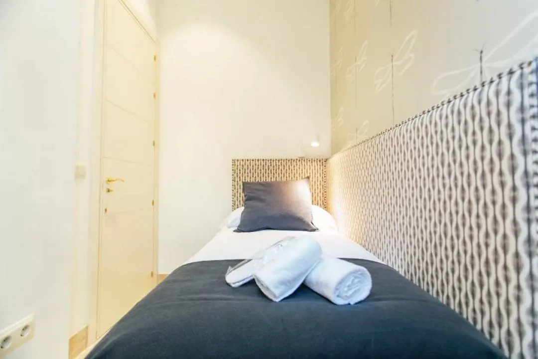 New With Height- 2Bd 1Bth- Pajaritos Apartment Seville